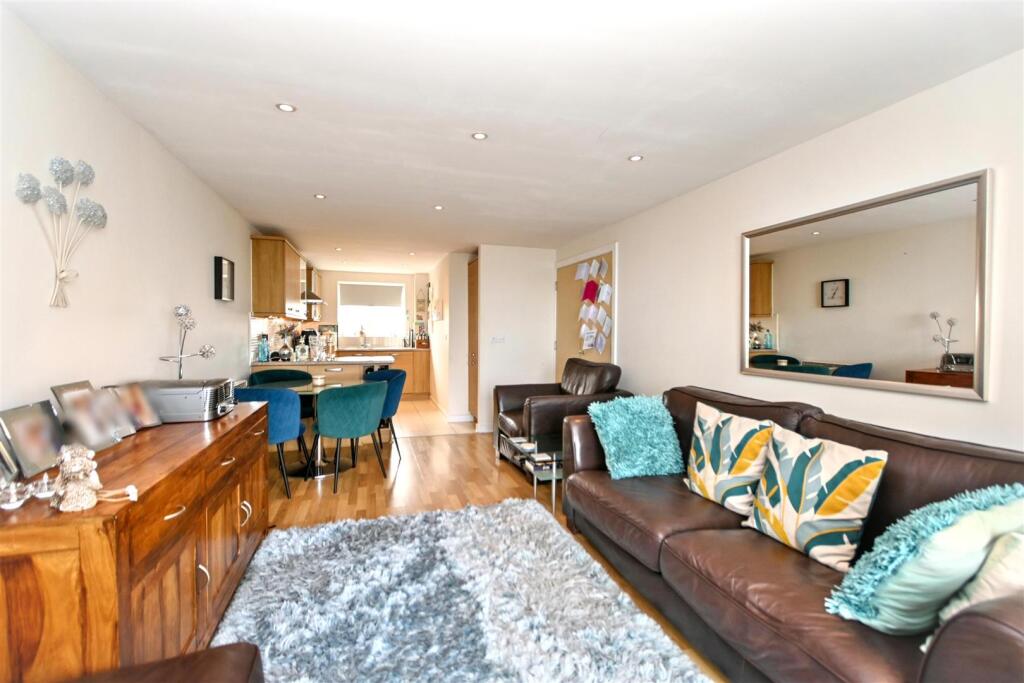 Apartment in Eastbourne, Chatsworth Strand, Crumbles - View 4