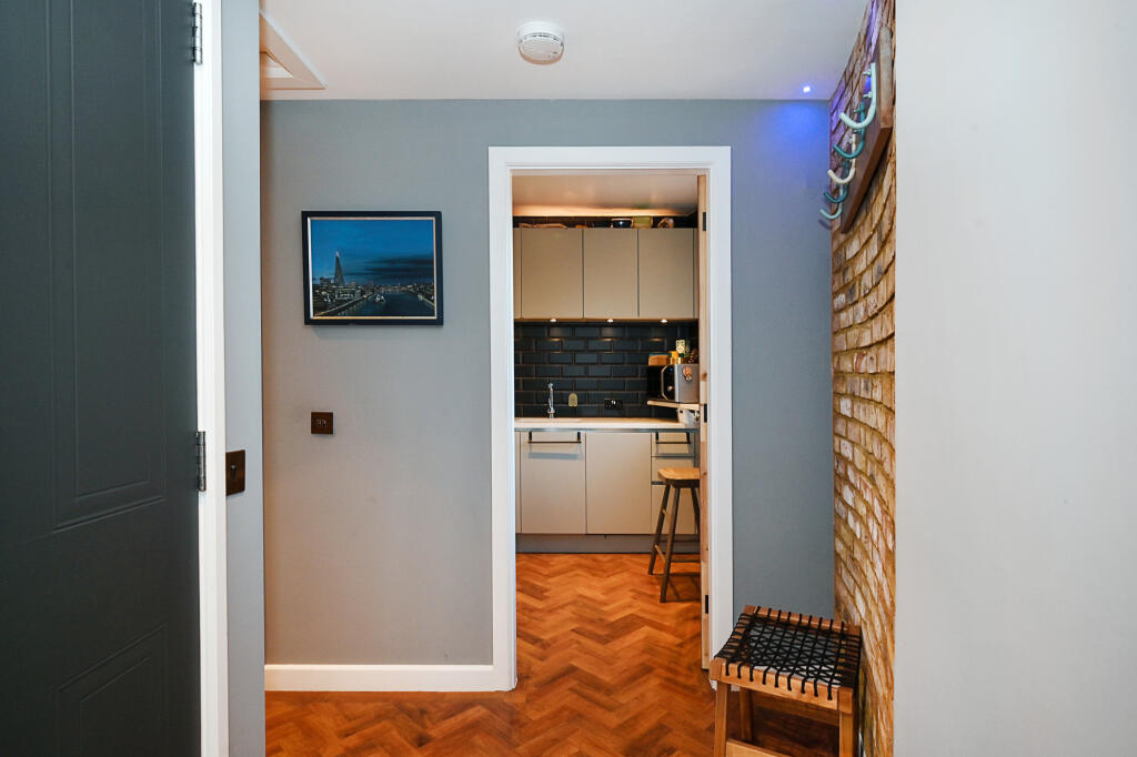 2 bedroom penthouse for rent