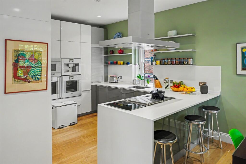 Apartment in London - More