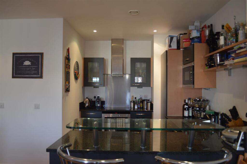 House in Bristol, Clifton Village, Hotwells - More