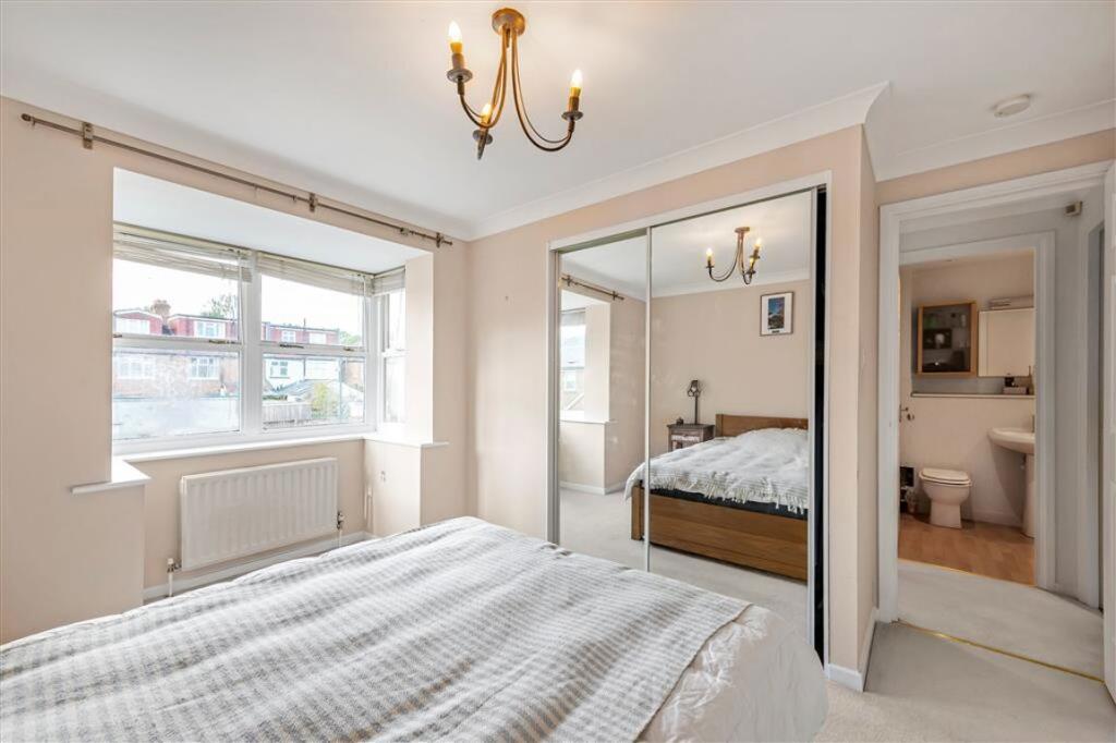 Apartment in London, Mortlake - More