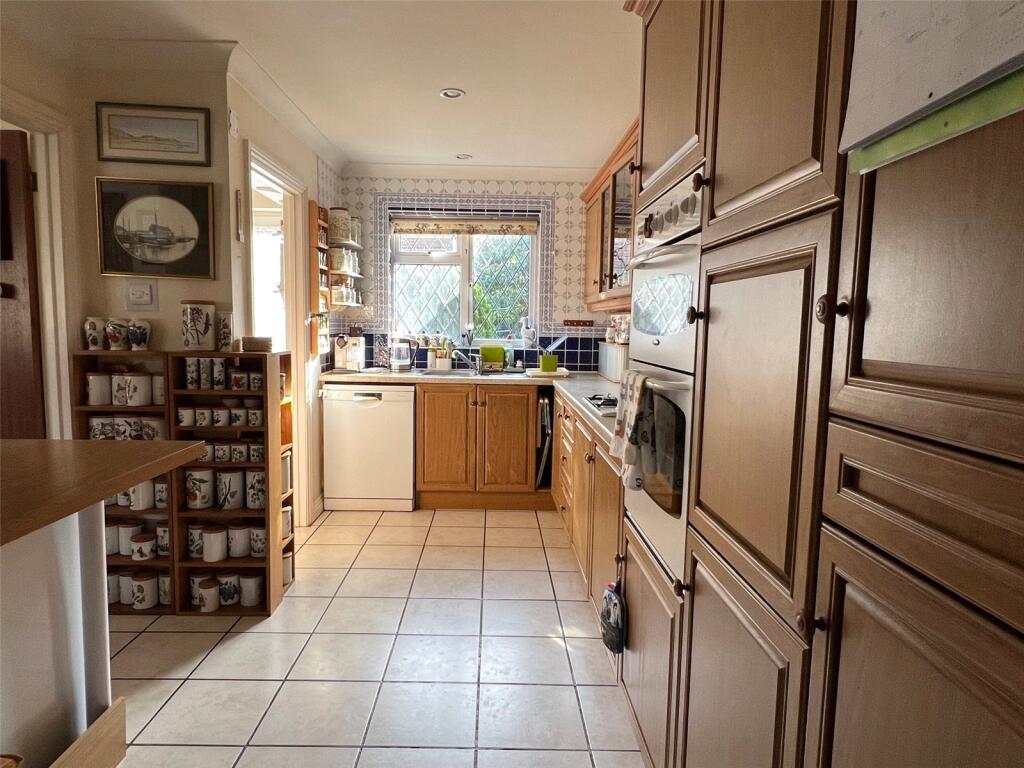 Jessopp Avenue, Bridport, Dorset, DT6 photo 4