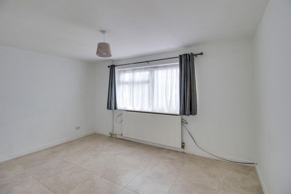 Edward Road, Eynesbury, PE19 photo 3