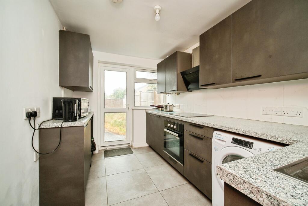 House in Basingstoke and Deane, Basingstoke - View 2
