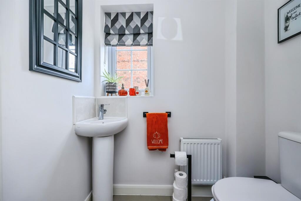 House in Ashfield, Beardall Fields, Hucknall - View 5