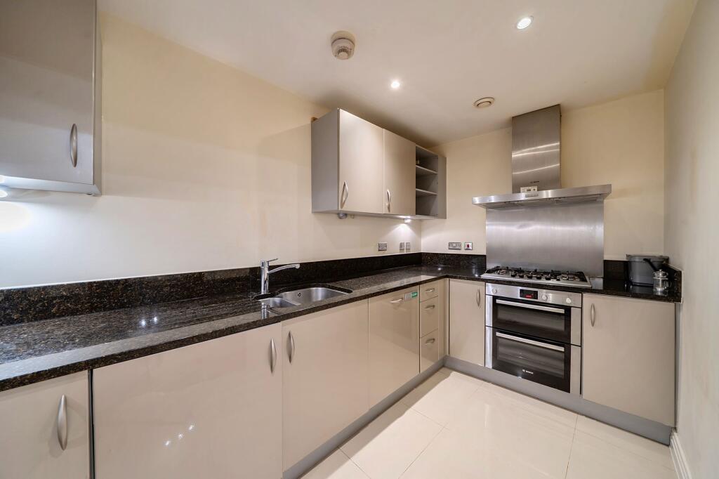 Apartment in Southall - View 3
