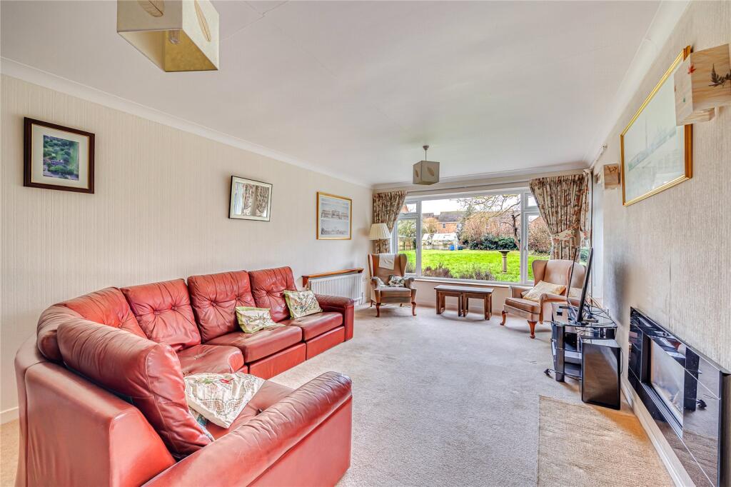 Park Road, Toddington, Bedfordshire, LU5 photo 3