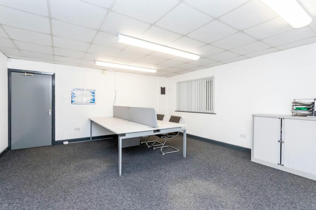04 Office.jpg