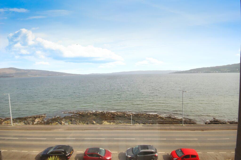 3/1, 31 Ardbeg Road, Rothesay photo 2