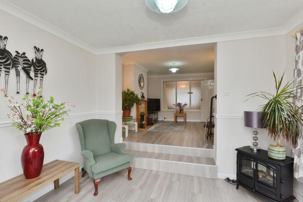 Westfield Avenue, Deanshanger, Milton Keynes, Northamptonshire, MK19 photo 4