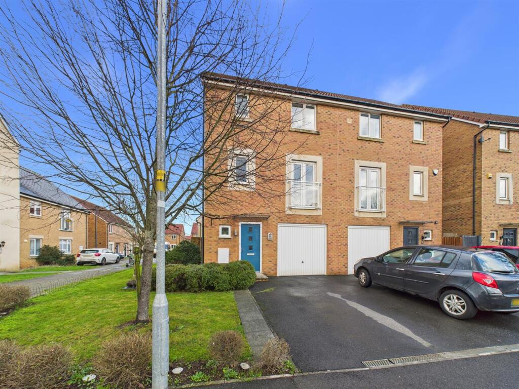Main image of property: Newlands Lane, Emersons Green, Bristol, BS16 7GE