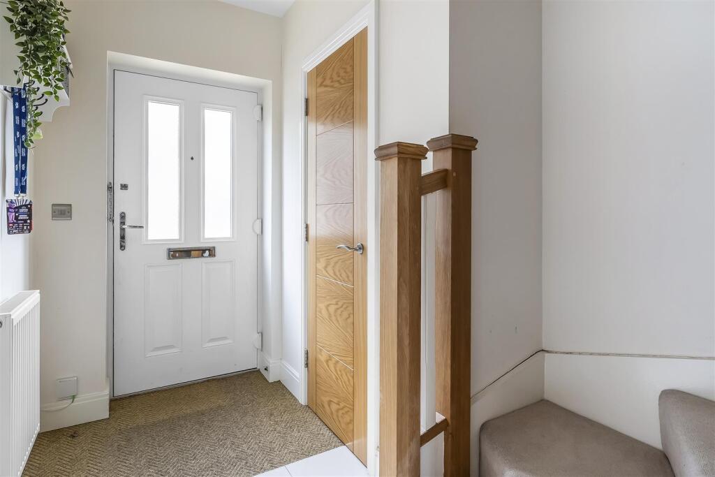House in Kingston upon Thames - More