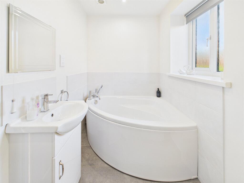 Sedbury Lane, Tutshill, Chepstow, Gloucestershire, NP16 photo 4
