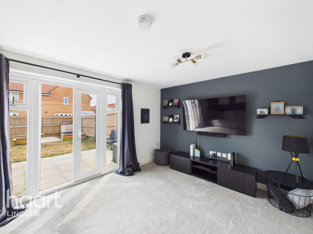 House in Lincoln - View 5