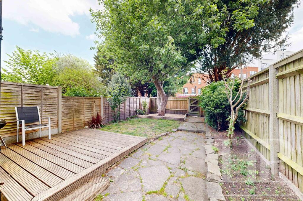 St. Johns Road, Crawley, RH11 - View 4