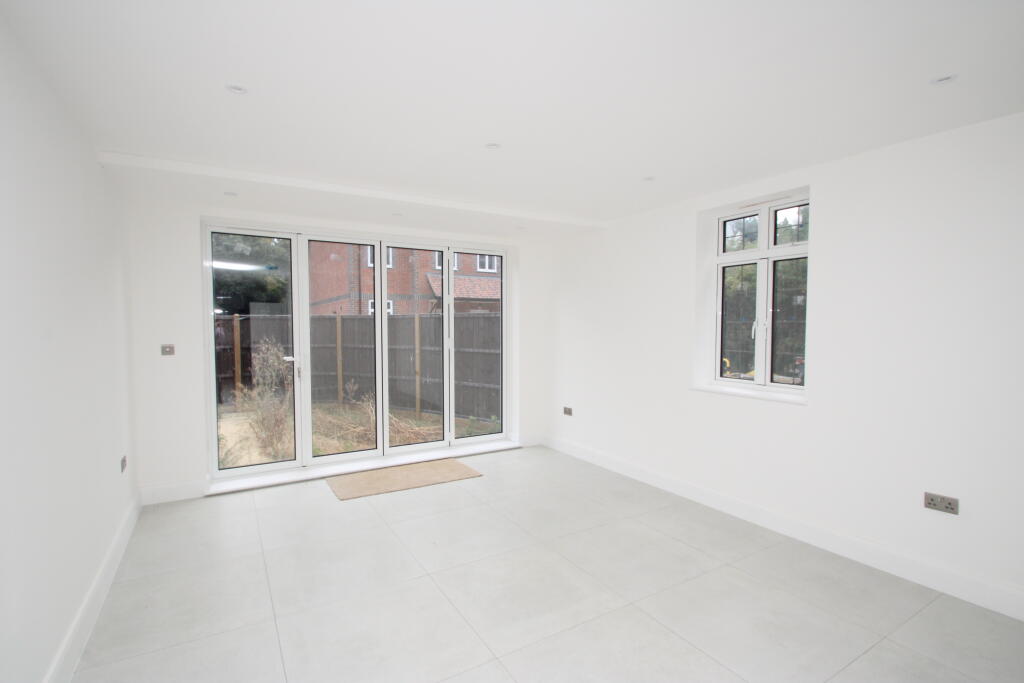 House in Croydon - View 3