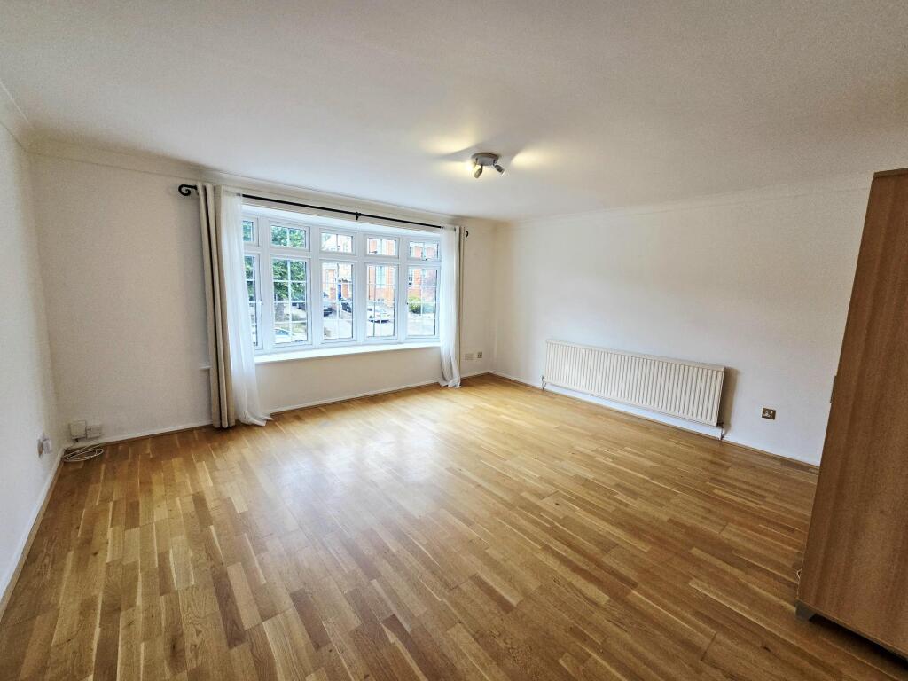 House in London - View 2
