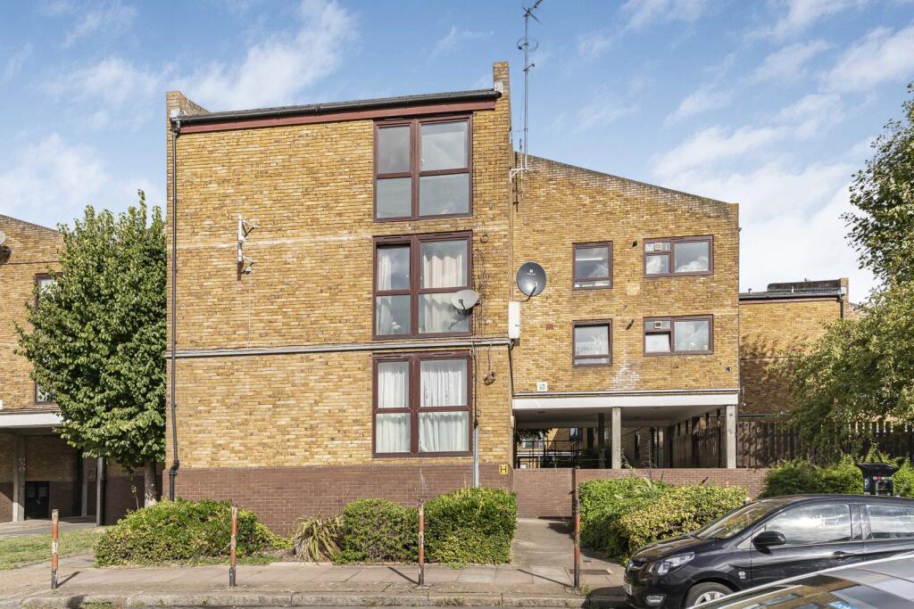 Main image of property: Maskell Road, London, SW17