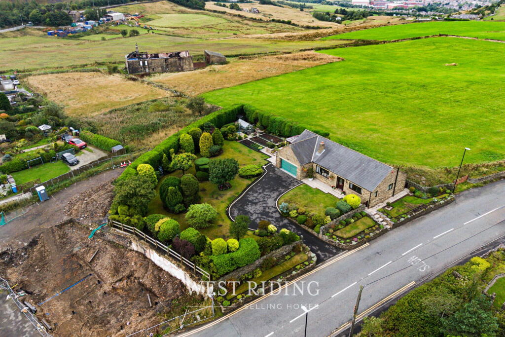 House in Oldham - View 2