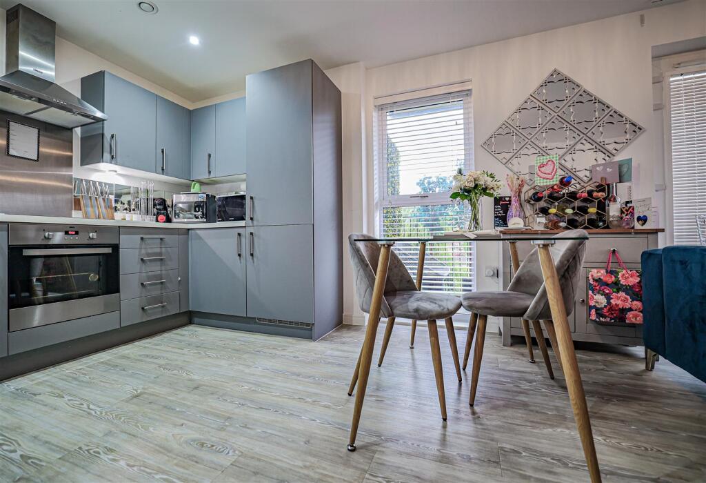 Apartment in Dacorum, The Image - View 3
