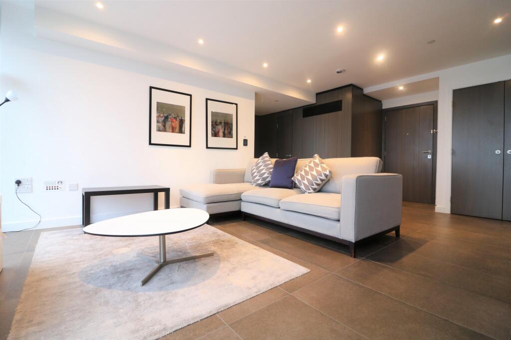 Main image of property: Chronicle Tower, City Road, London, EC1V