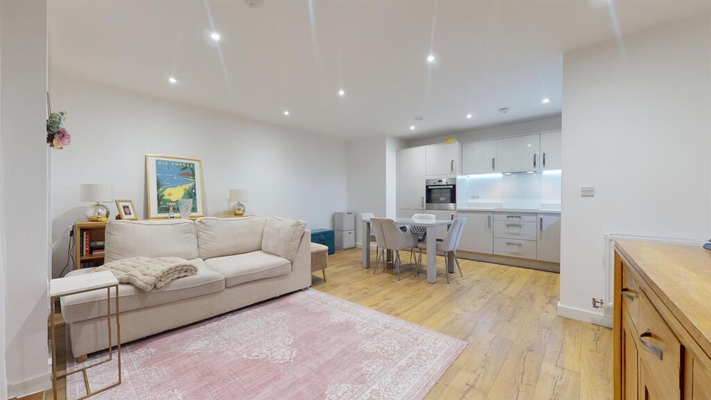 2-bed flat on Mahindra Way, Beckton, London, E6, £375,000