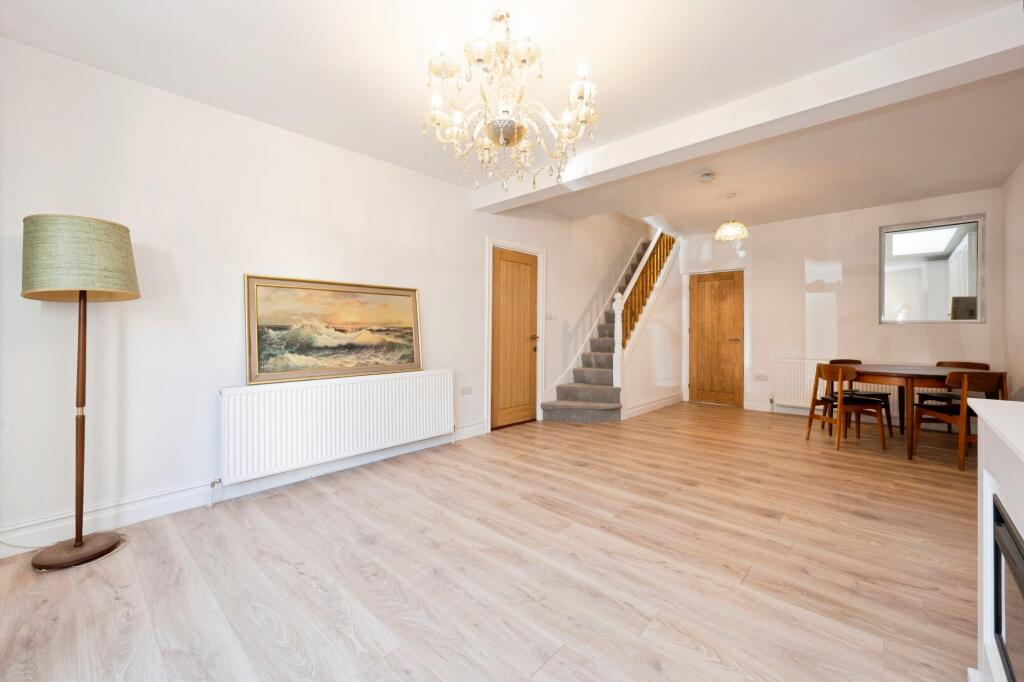 House in Twickenham - More