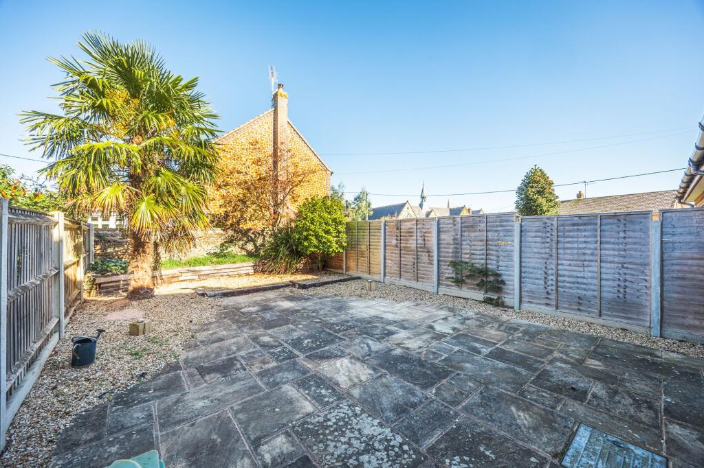 Spacious Two Bedroom Home with No Onward Chain in Snettisham photo 4