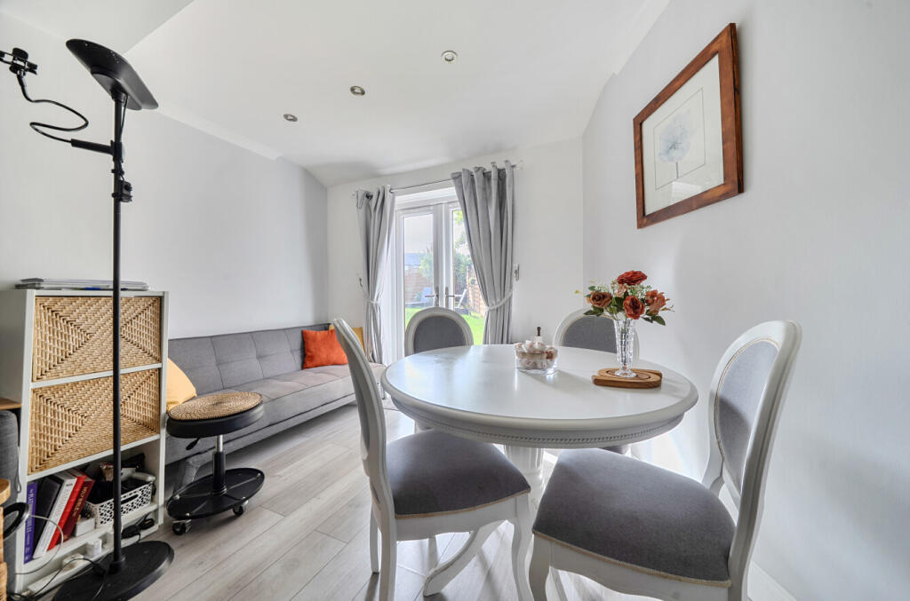House in Luton - View 5