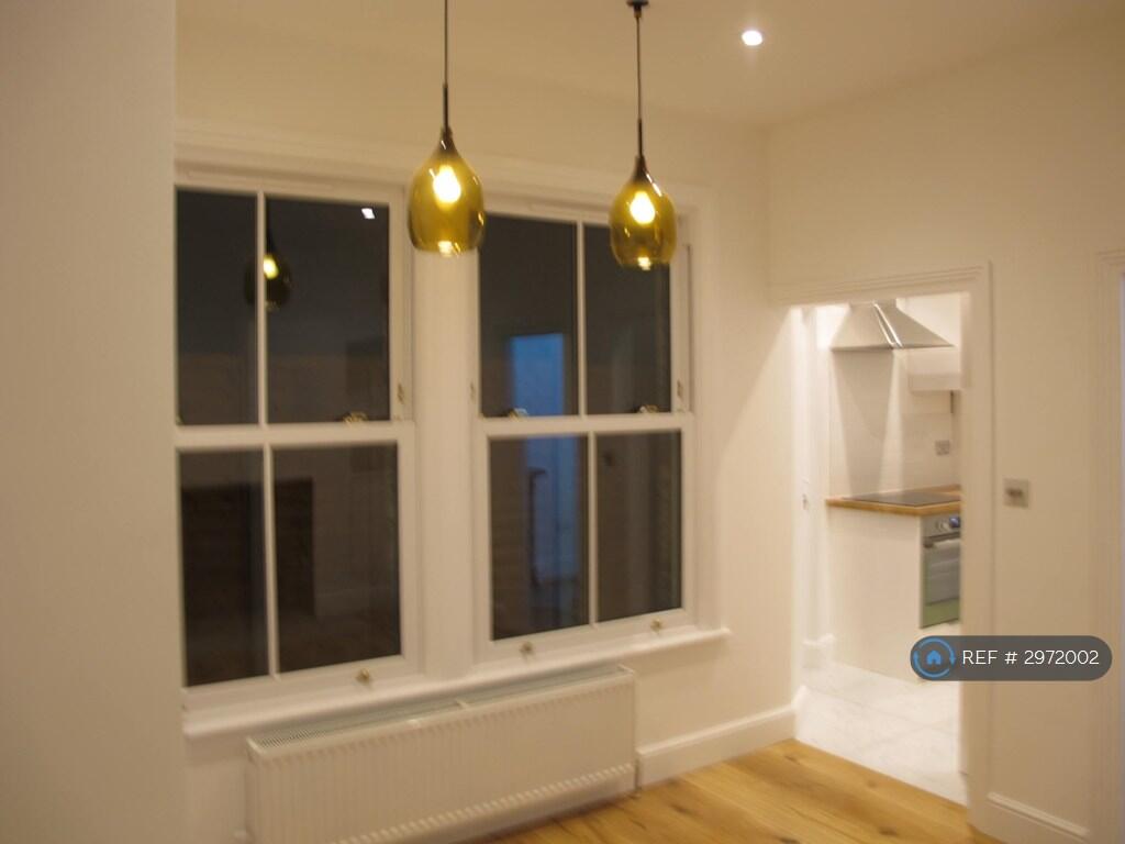 Apartment in London - View 5