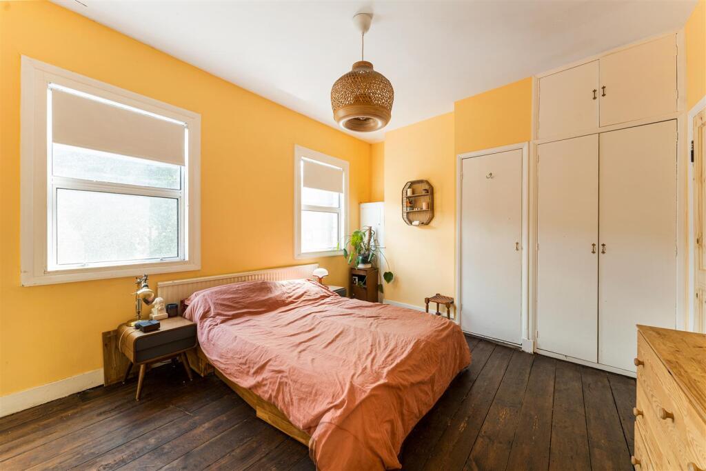 House in London, Upper Clapton, Clapton - More
