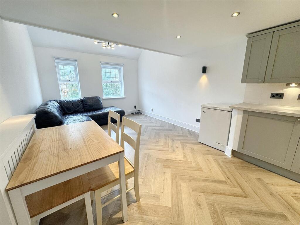 House in London, Mill Meads, West Ham - View 4