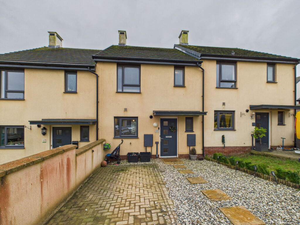 3-bed terraced on Eight Acre Drive, Paignton, £130,000