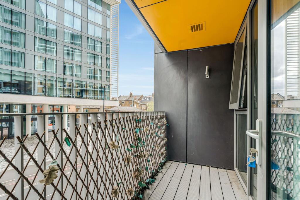Apartment in Sutton - View 3