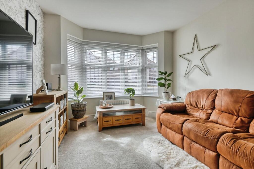 House in Tamworth, Staffordshire - More