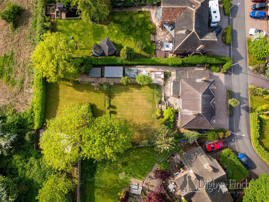 Hillside Road, Radcliffe-On-Trent, Nottingham photo 4