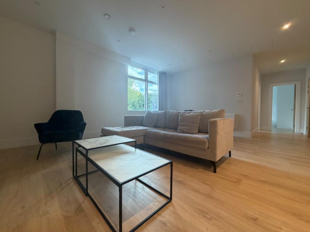 Apartment in Slough - View 5