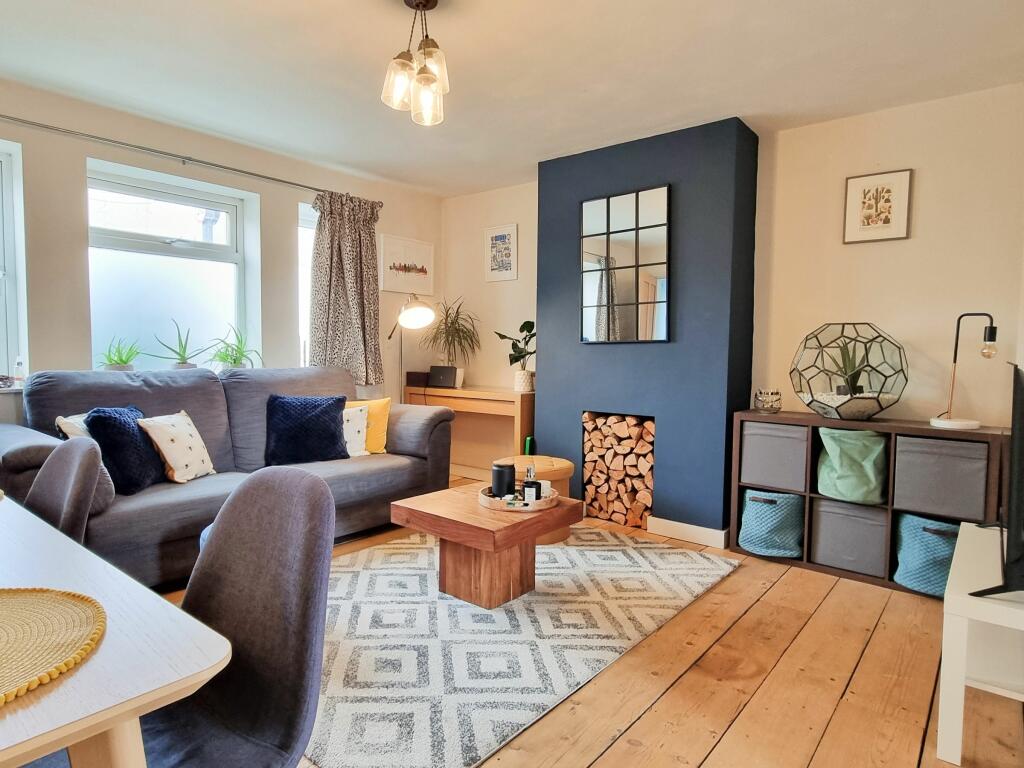 2 bedroom end of terrace house for rent