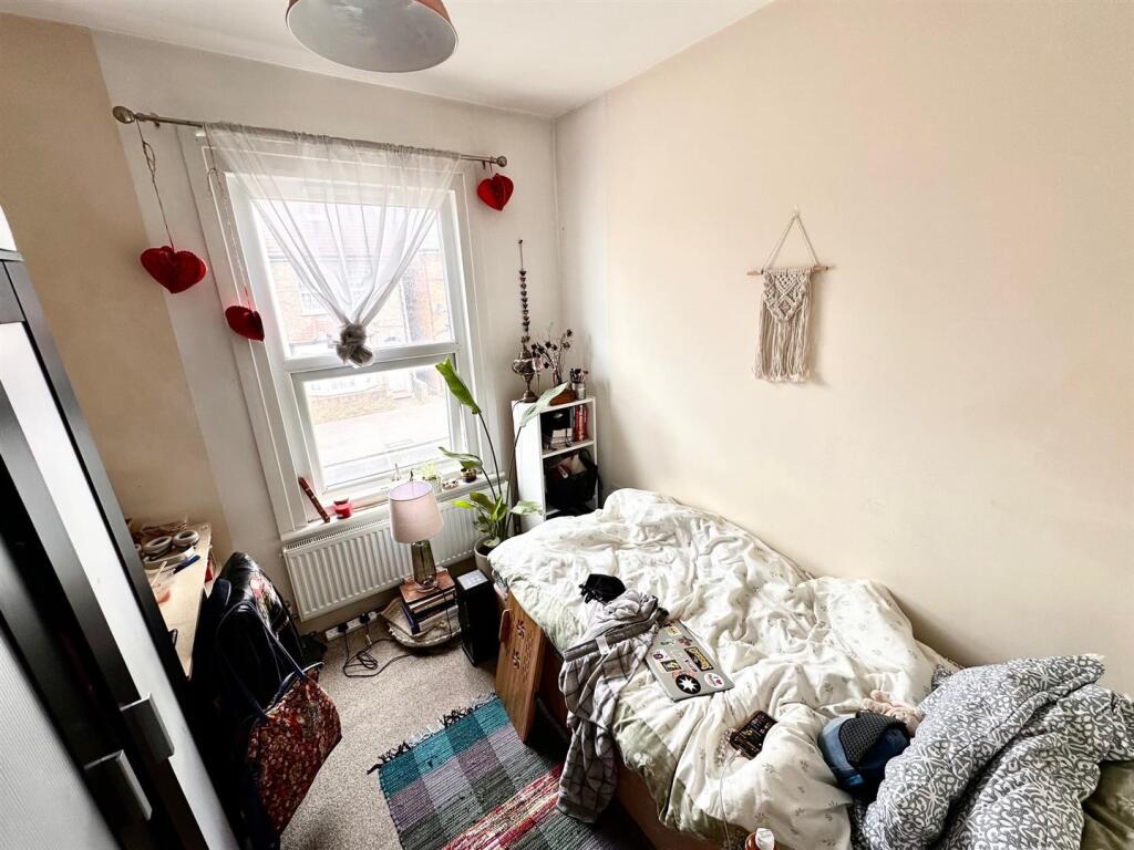 Cowley Mill Road, Uxbridge – pohled 5