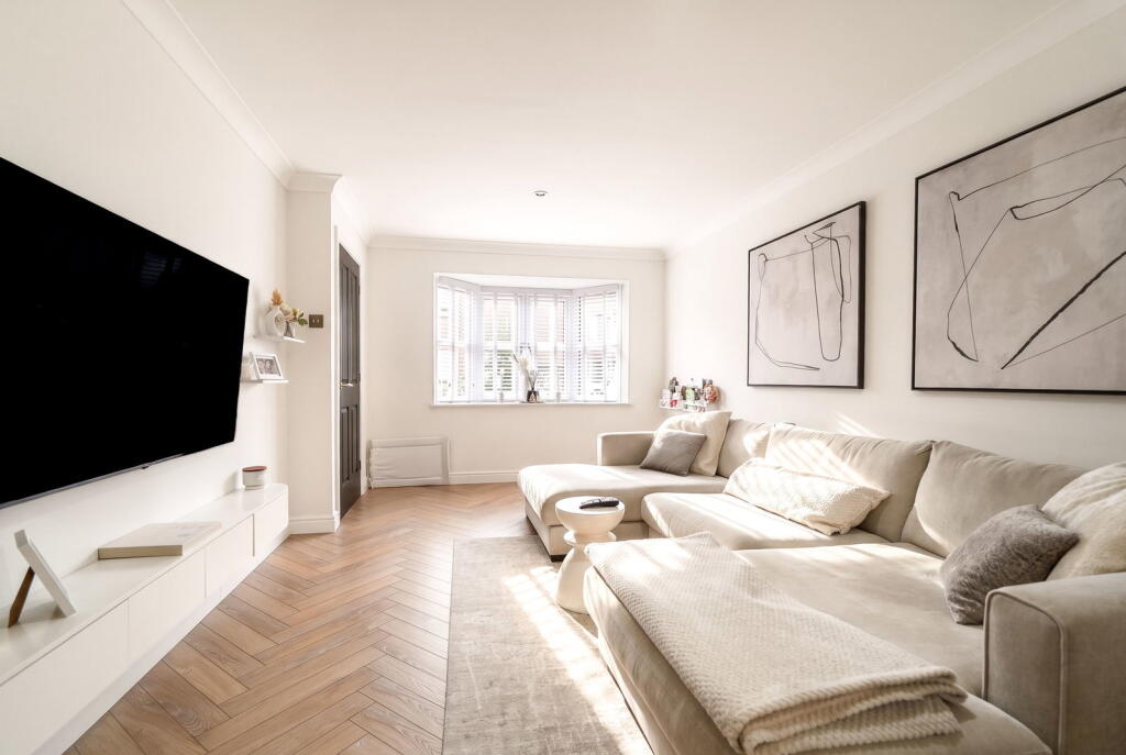 House in Solihull, Dickens Heath - View 3