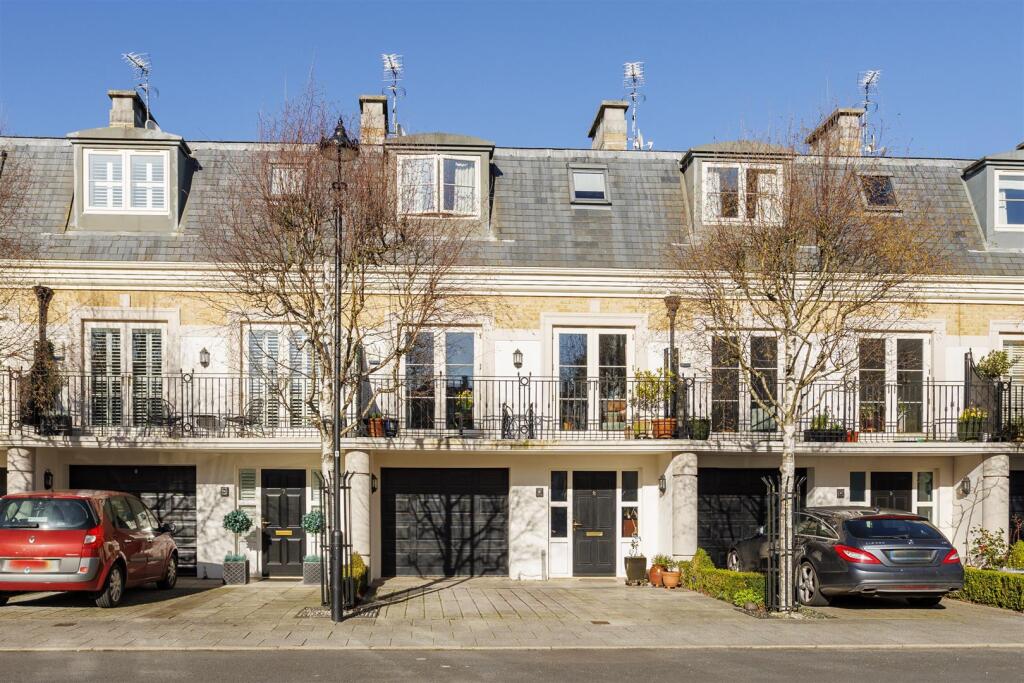 Main image of property: The Square, Dringhouses, York