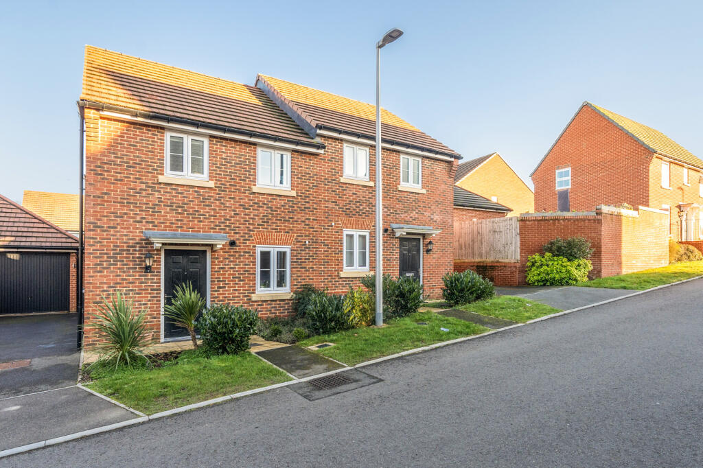 Main image of property: Great Crescent, Newbury, RG14