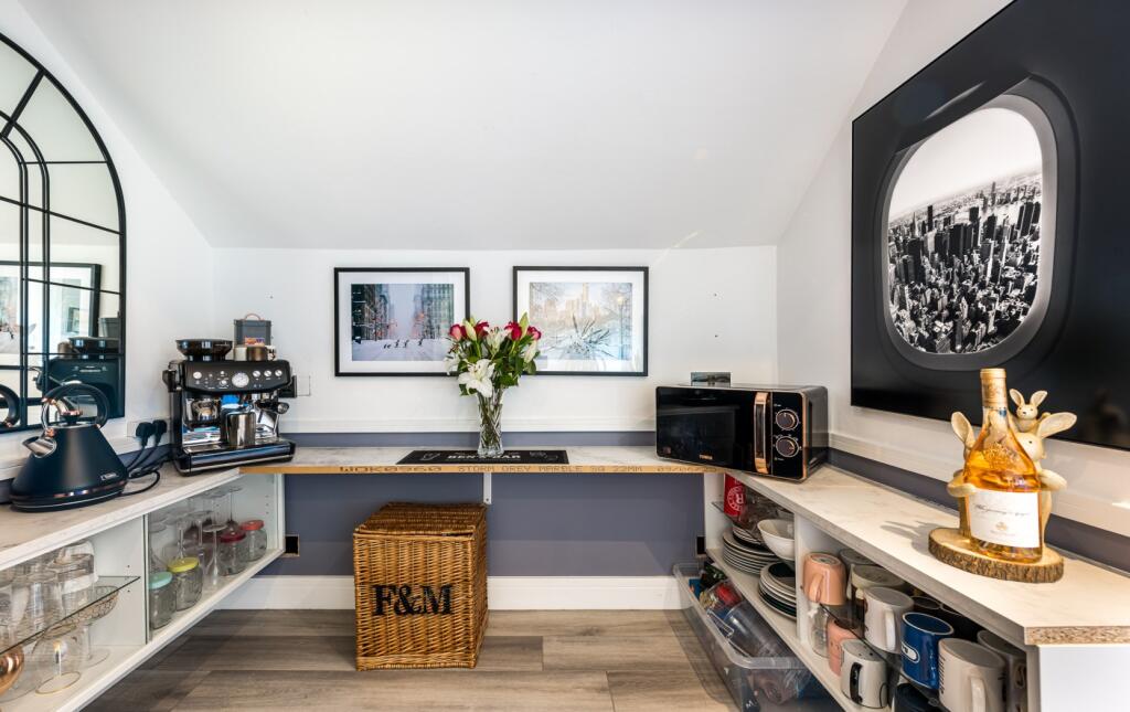 Apartment in London - View 5