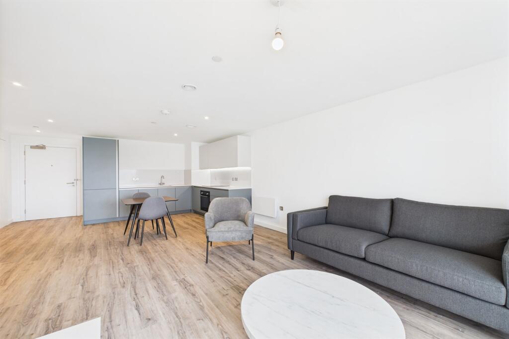 Main image of property: Block B Railings, Middlewood Locks, M5