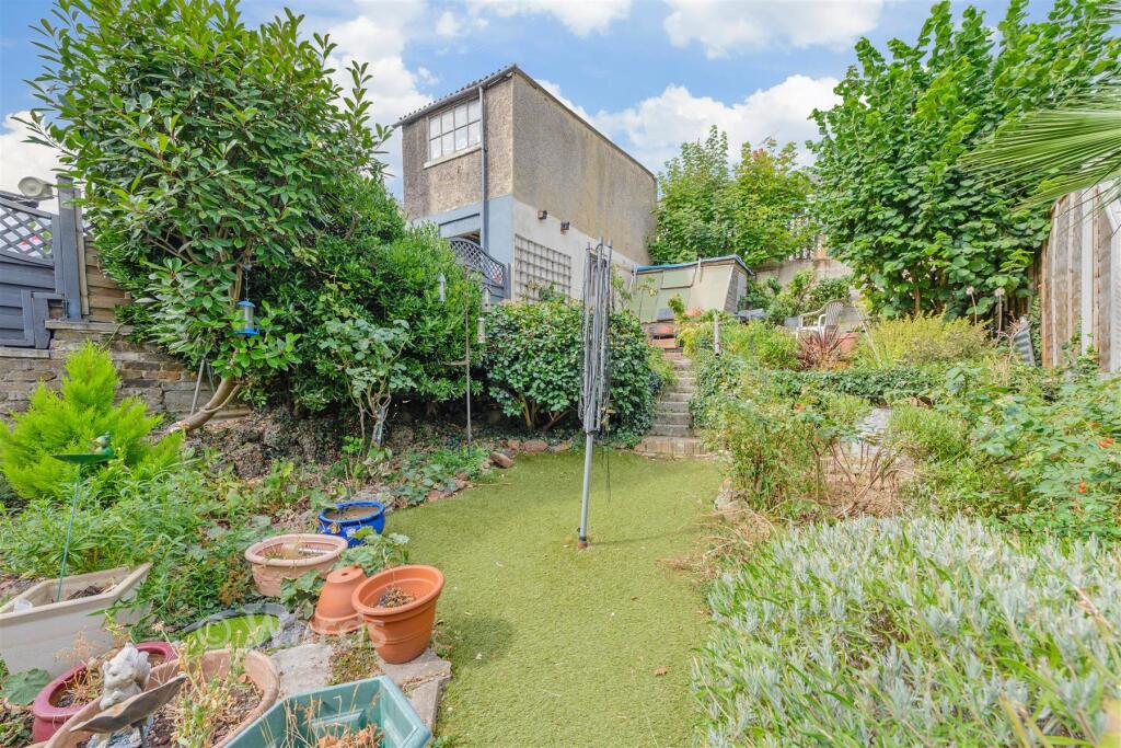 Apartment in London - More