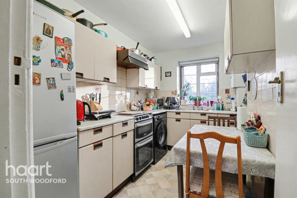 Apartment in London, South Woodford - View 3