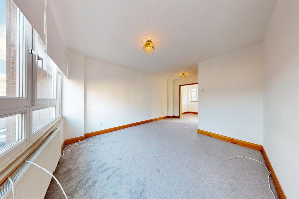 House in Epping Forest, Loughton - View 4