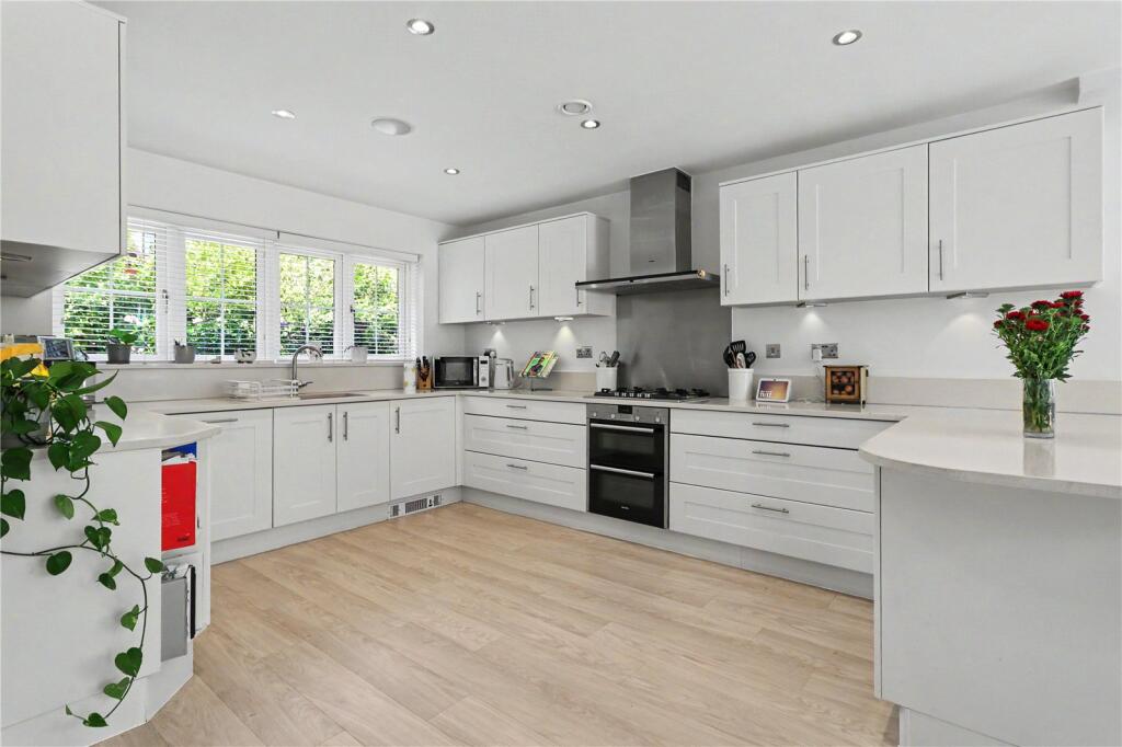 House in Haywards Heath, Upper Bolnore - View 2