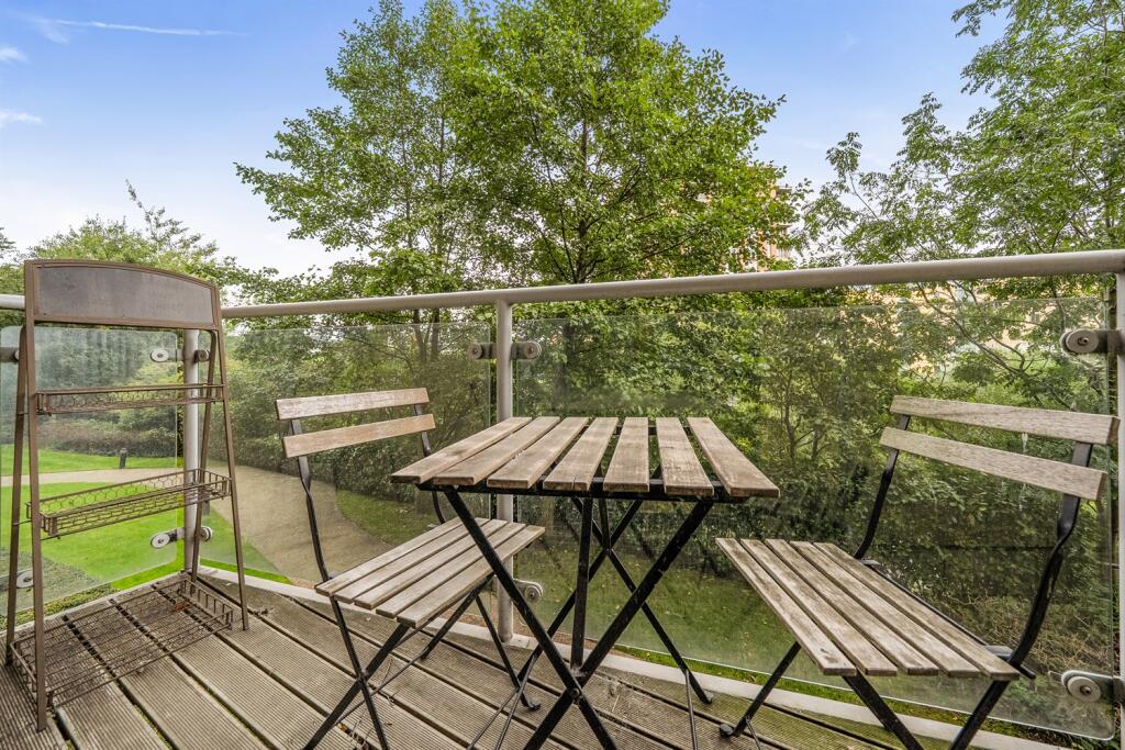 Apartment in Leeds, Holbeck - View 3