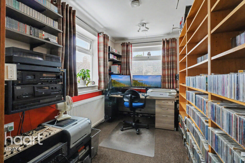 Castle Road, Grays RM17 - More